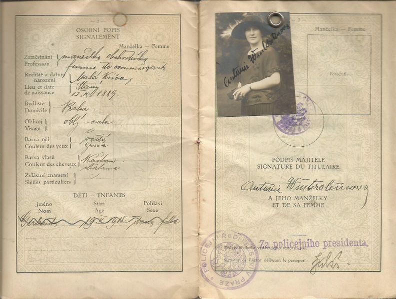 Файл:Czechoslovakia-passport-03.jpg