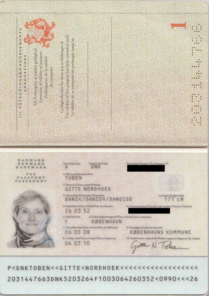 Файл:Dk-passport-00.jpg