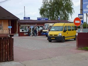 UA-Przystanek autobusowy w Szeginiach.jpg